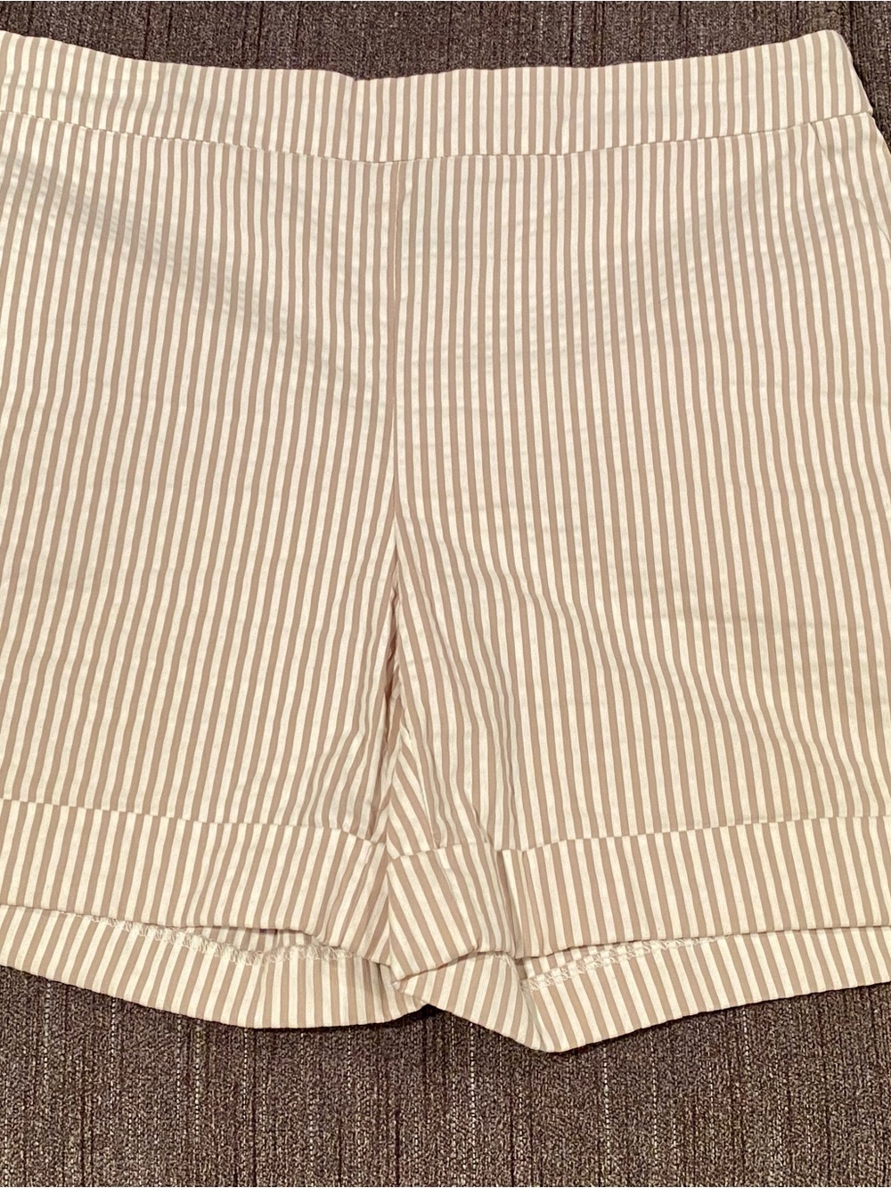 Jones New York White and Tan Striped Shorts
